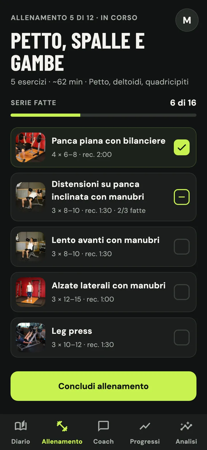 La schermata Allenamento di MisterFit con la scheda del giorno, gli esercizi e le serie da spuntare